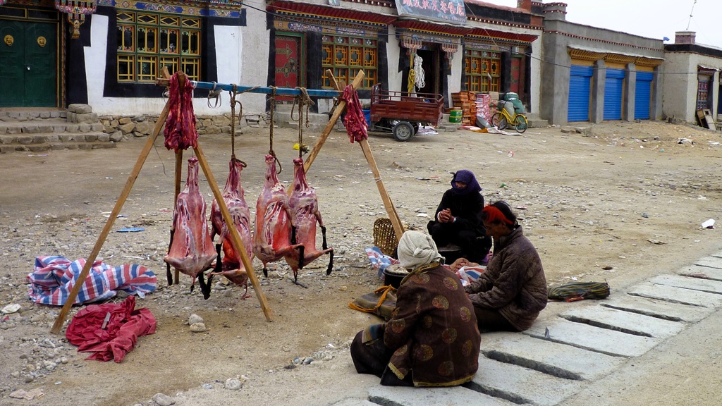 Eten en drinken Tibet, vlees op straat