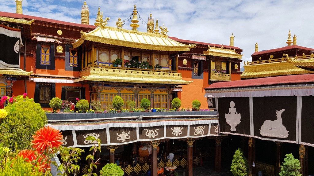 Leukste dingen om te doen in Lhasa, Tibet, Jokhang Temple binnenplaats