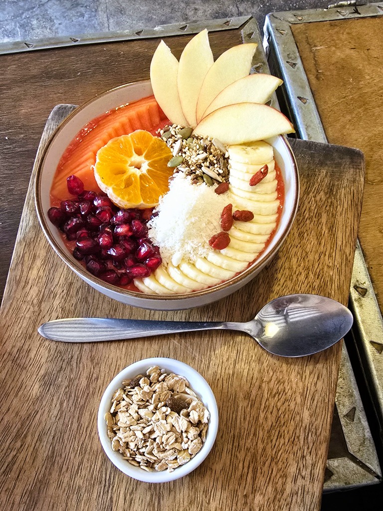 Leukste eetplekjes in Kathmandu, Organic café, tropical smoothie bowl