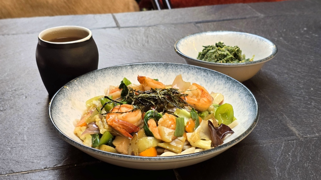 Beste restaurants in Kathmandu, lekker Japans eten Momotarou, garnalen Thamel