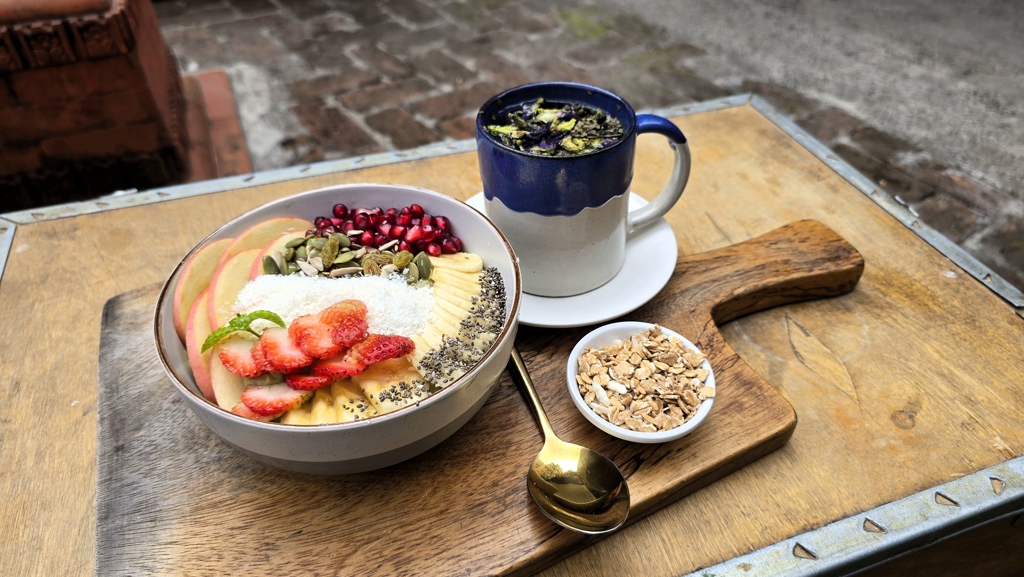 Lekker ontbijten en lunchen Kathmandu, Organic Smoothie Bowl & Cafe