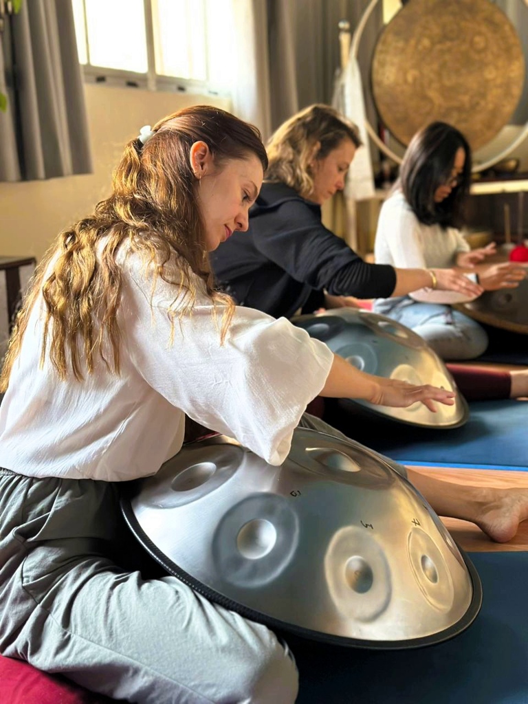 Handpan cursus in Nepal, muziek maken