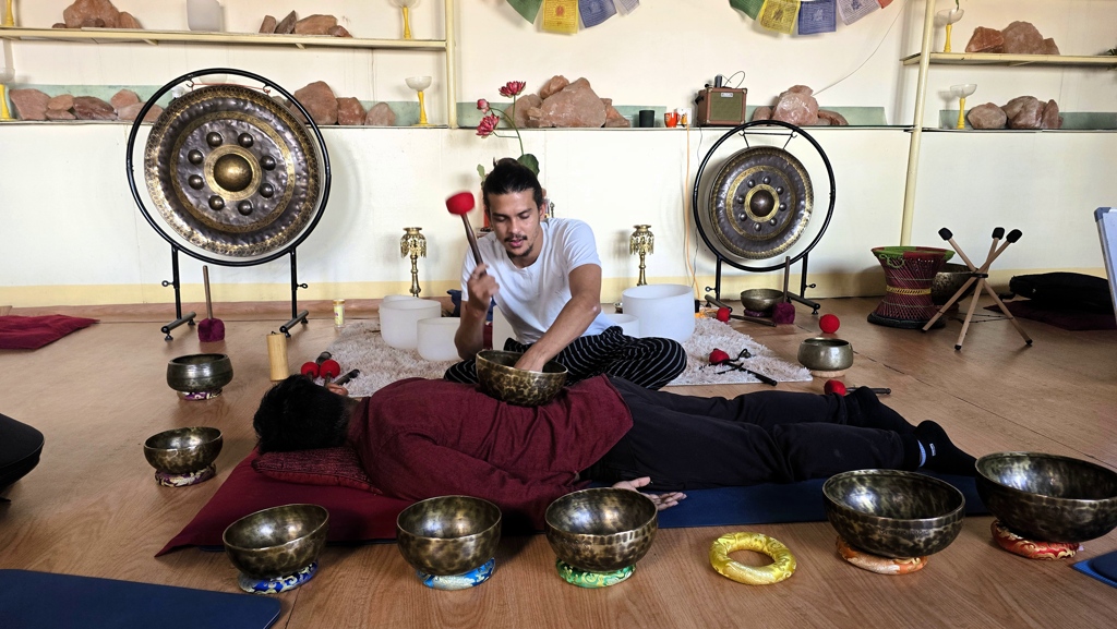 Sound Healing Course Nepal, A.K. klankschaalmassage