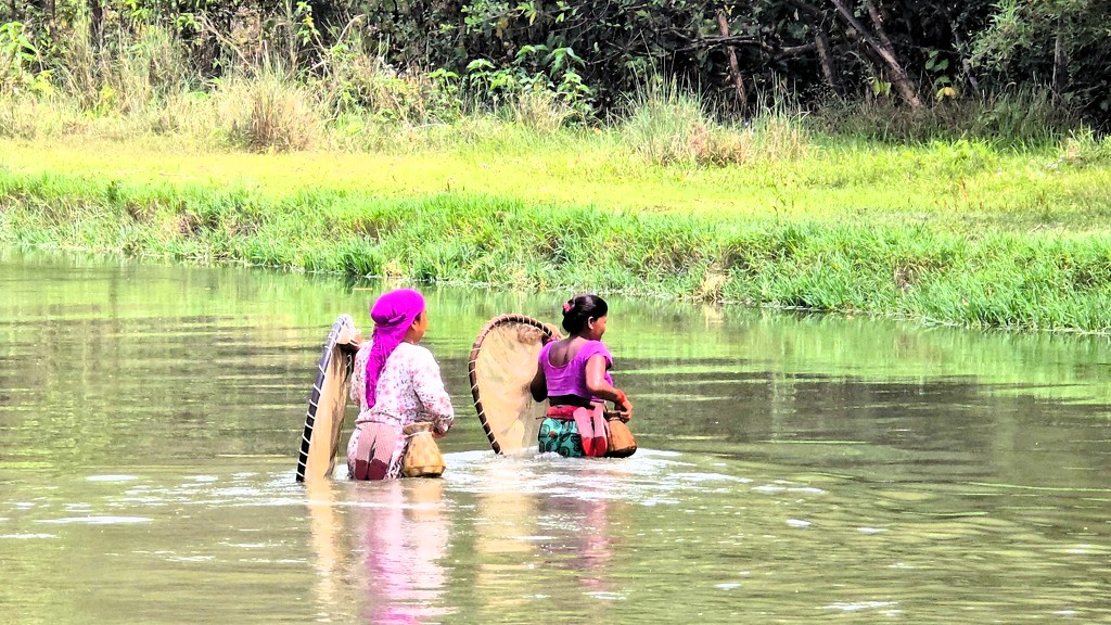 Lokale dames vissen Bardia National Park