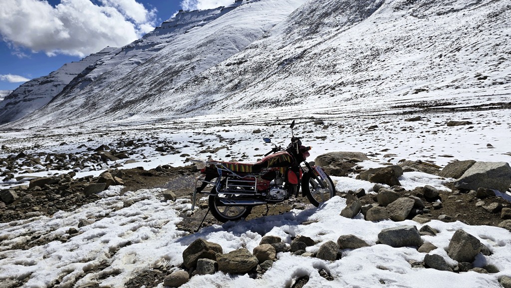 Kailash Kora dag 2, Dirapuk naar Zutulpuk, motor in sneeuw