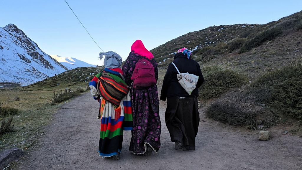 Kailash Kora dag 3, Zutulpuk naar Darchen, Tibetaanse pelgrims